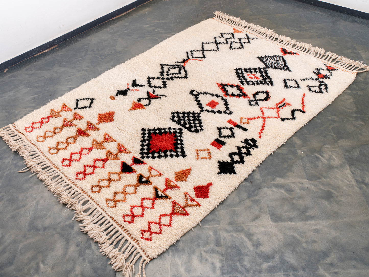 6x8 ft Handmade Rug Amazigh Azilal ⴰⵏⵉⵔ. FREE SHIPPING