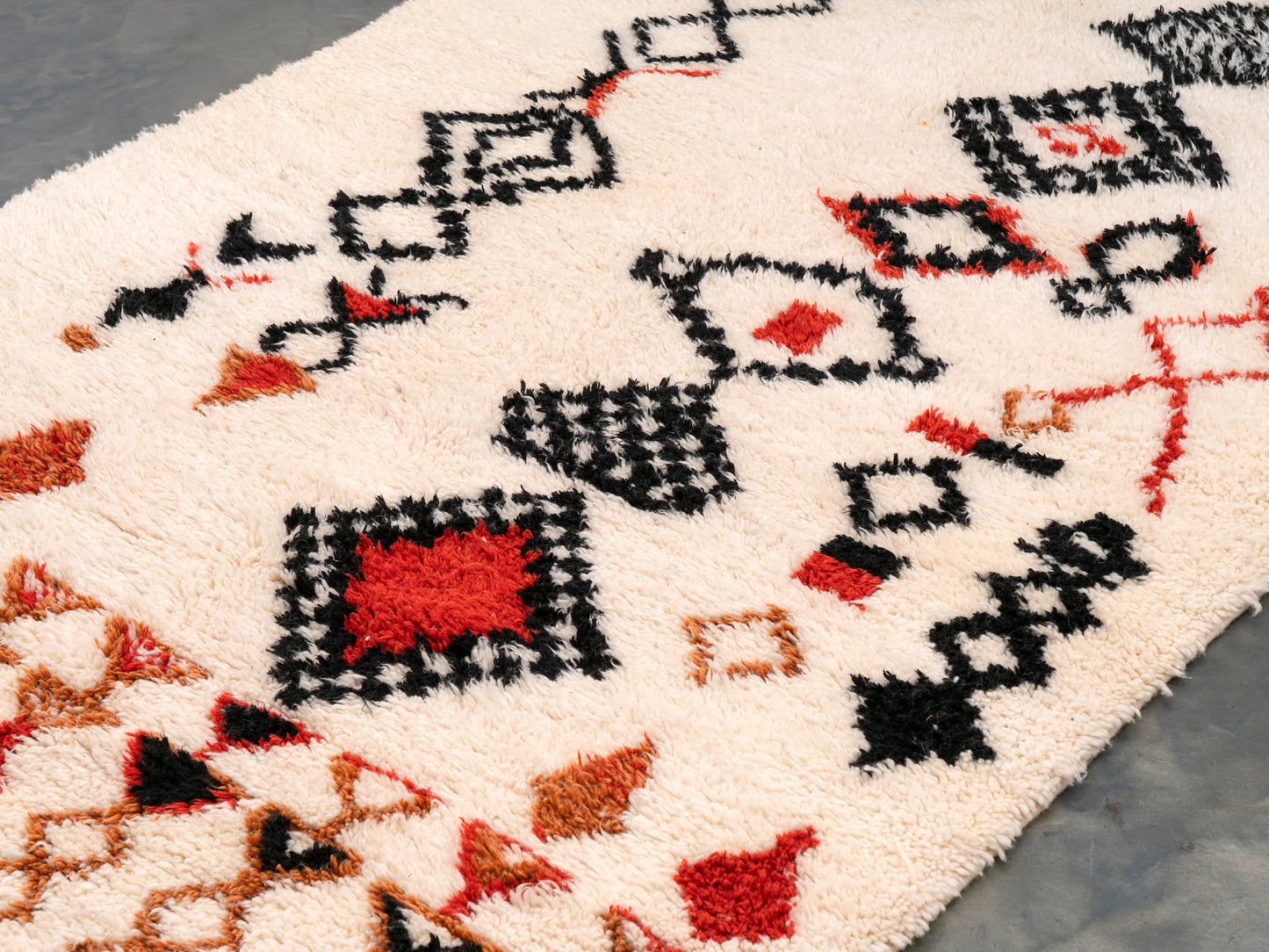 6x8 ft Handmade Rug Amazigh Azilal ⴰⵏⵉⵔ. FREE SHIPPING