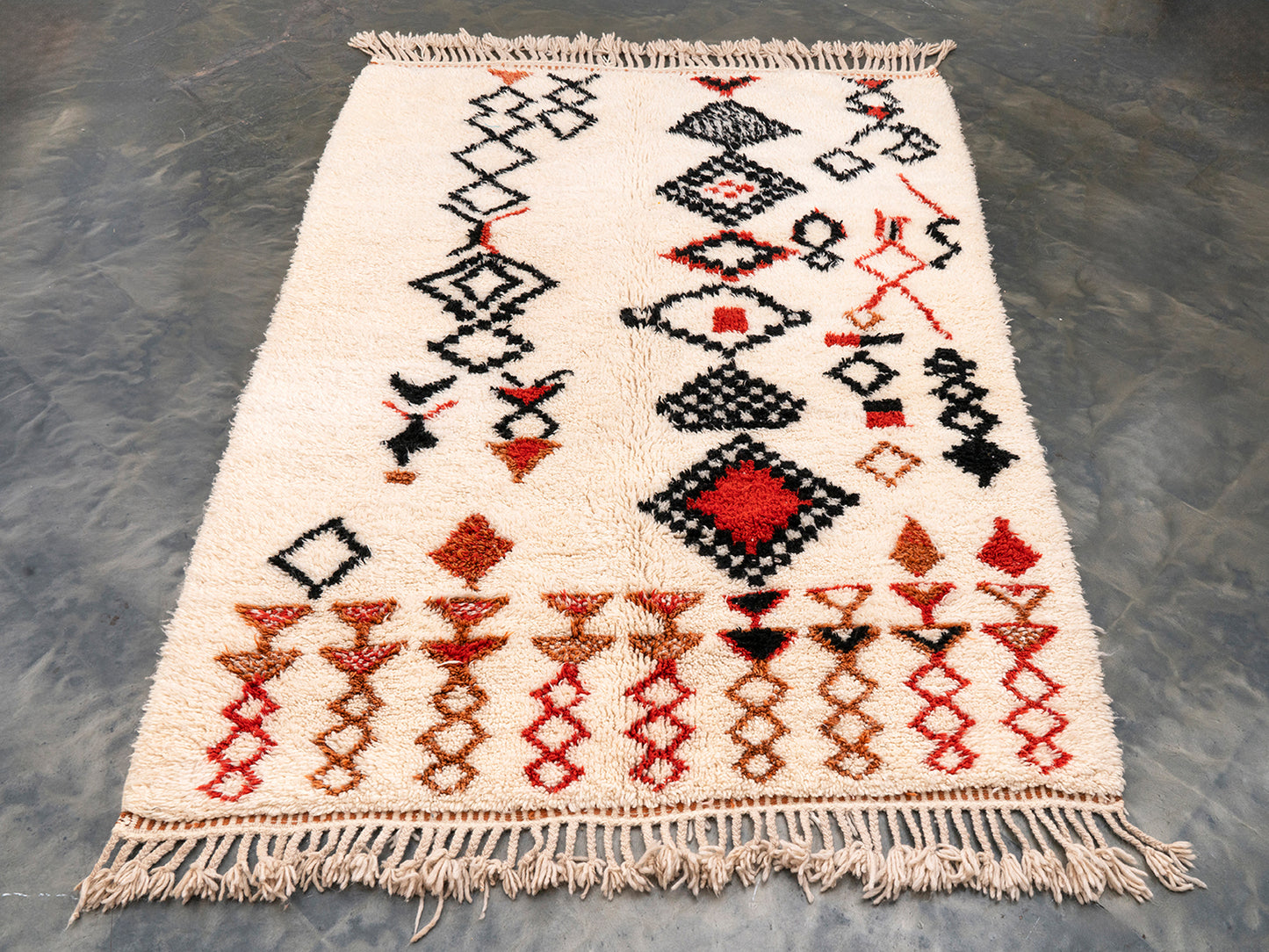 6x8 ft Handmade Rug Amazigh Azilal ⴰⵏⵉⵔ. FREE SHIPPING