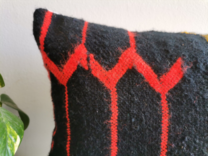 Handmade Amazigh pillow Tamzgha.