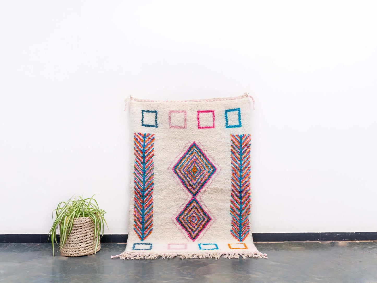 4x5 ft Handmade Rug Amazigh Azilal ⴰⵏⵉⵔ. FREE SHIPPING