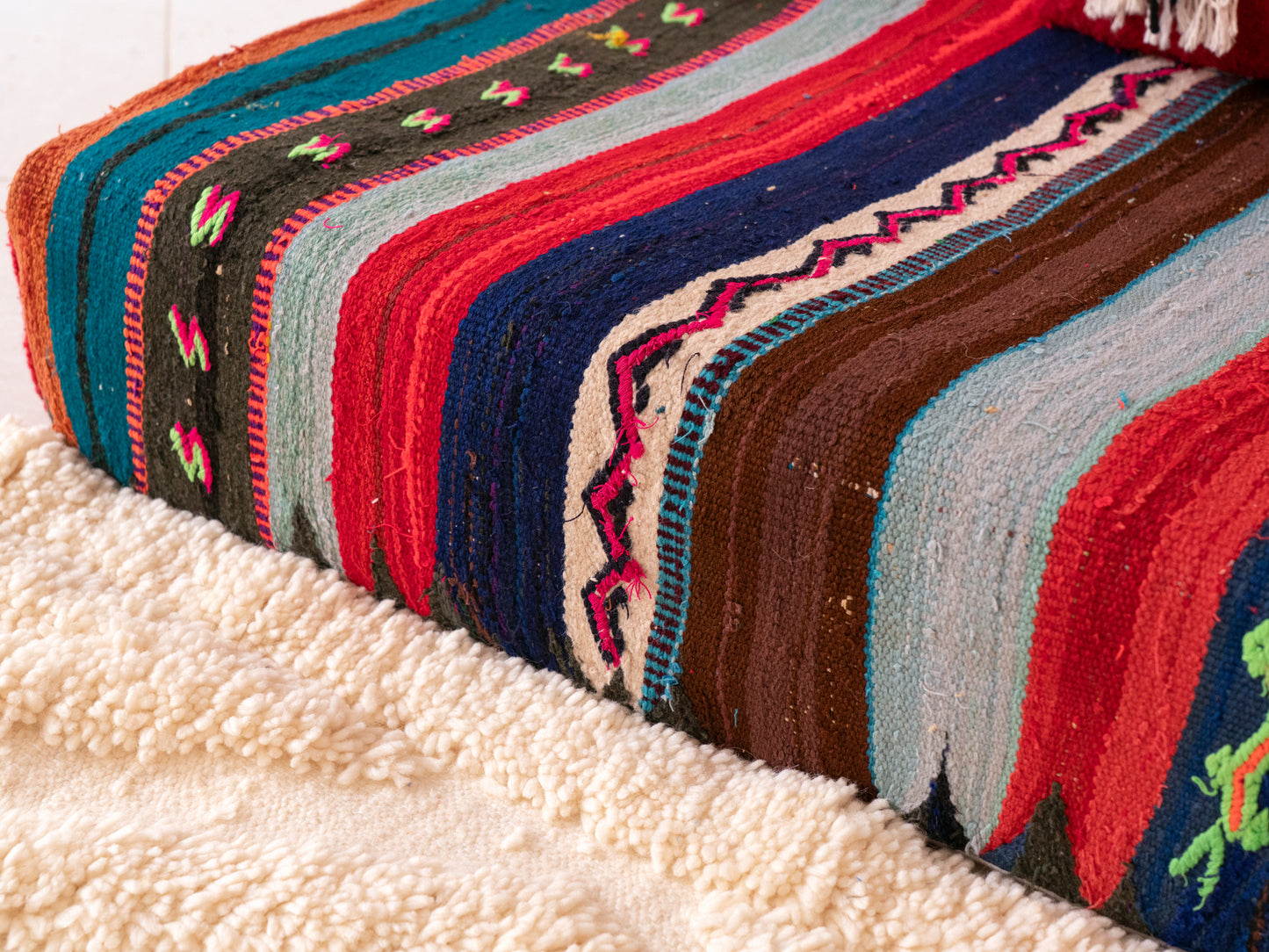 2*4ft Handmade Amazigh Vintage Sofa Ouzoud ⴰⵓⵔⵉⵏⵊ. FREE SHIPPING