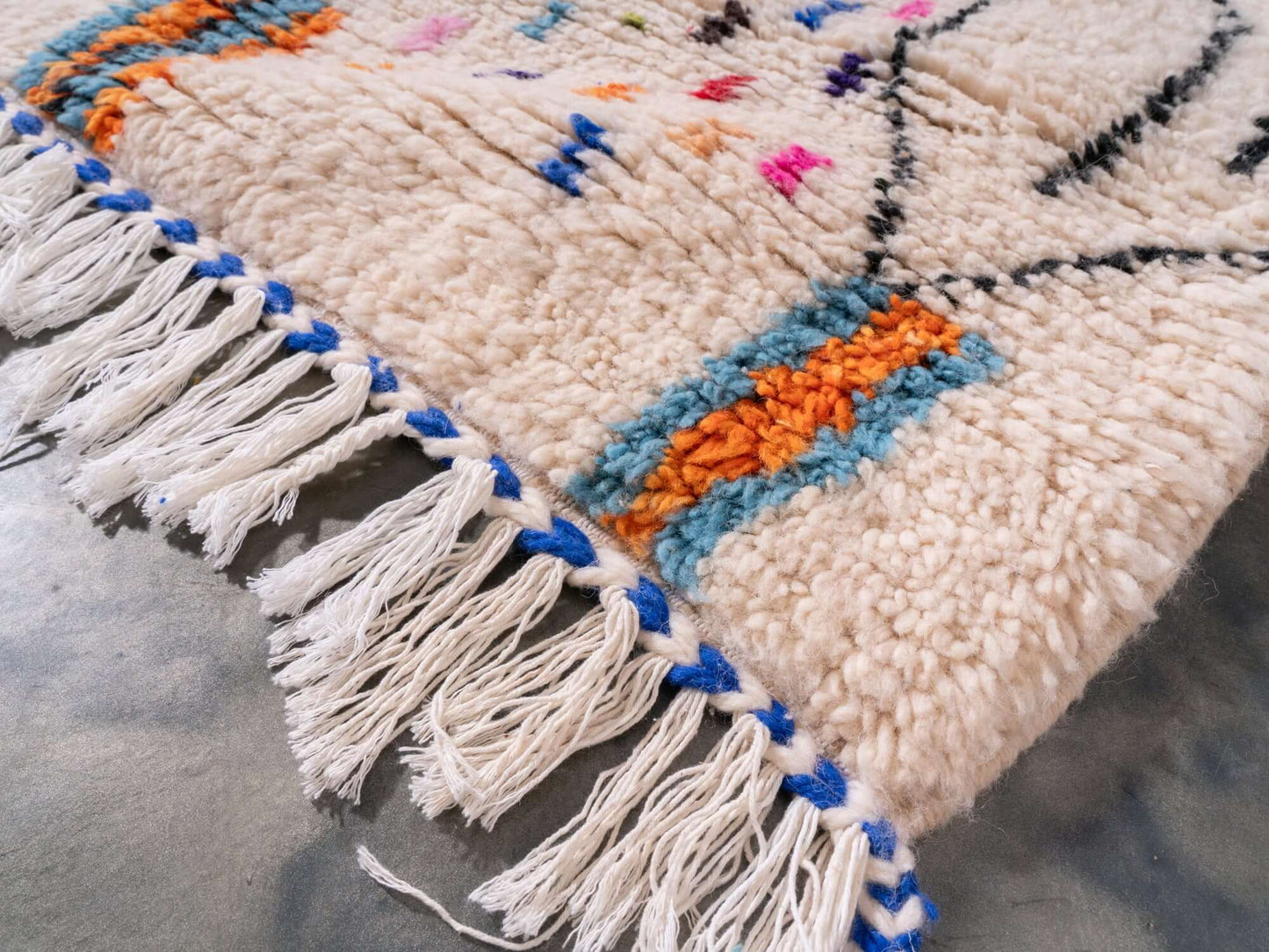 4x5 ft Handmade Rug Amazigh Azilal ⴰⵏⵉⵔ. FREE SHIPPING