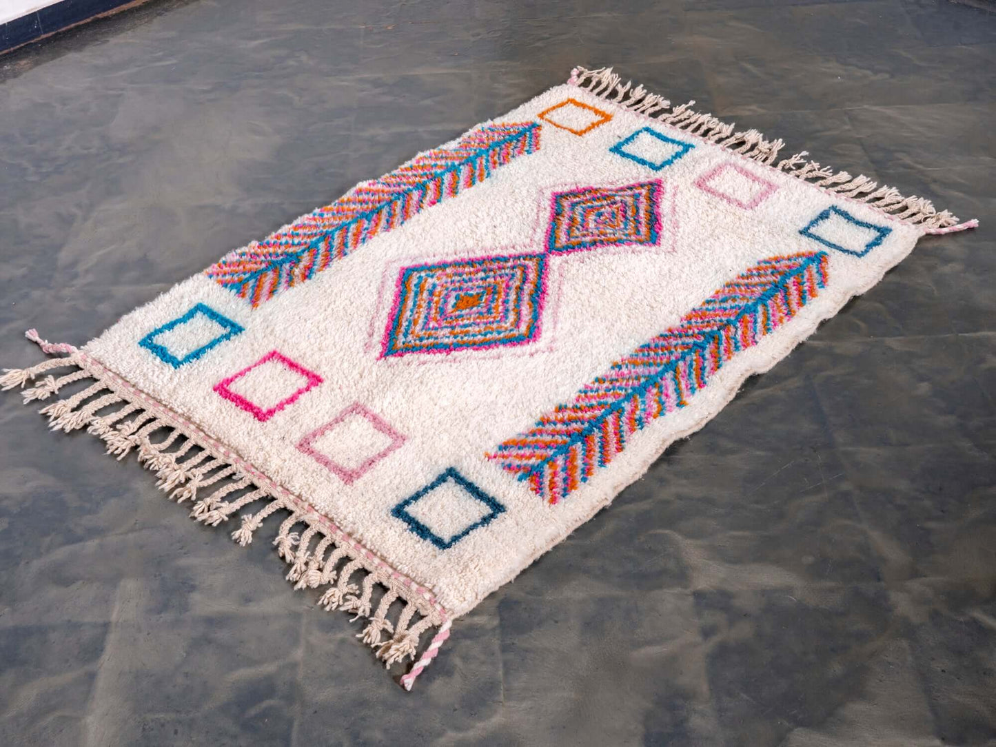 4x5 ft Handmade Rug Amazigh Azilal ⴰⵏⵉⵔ. FREE SHIPPING