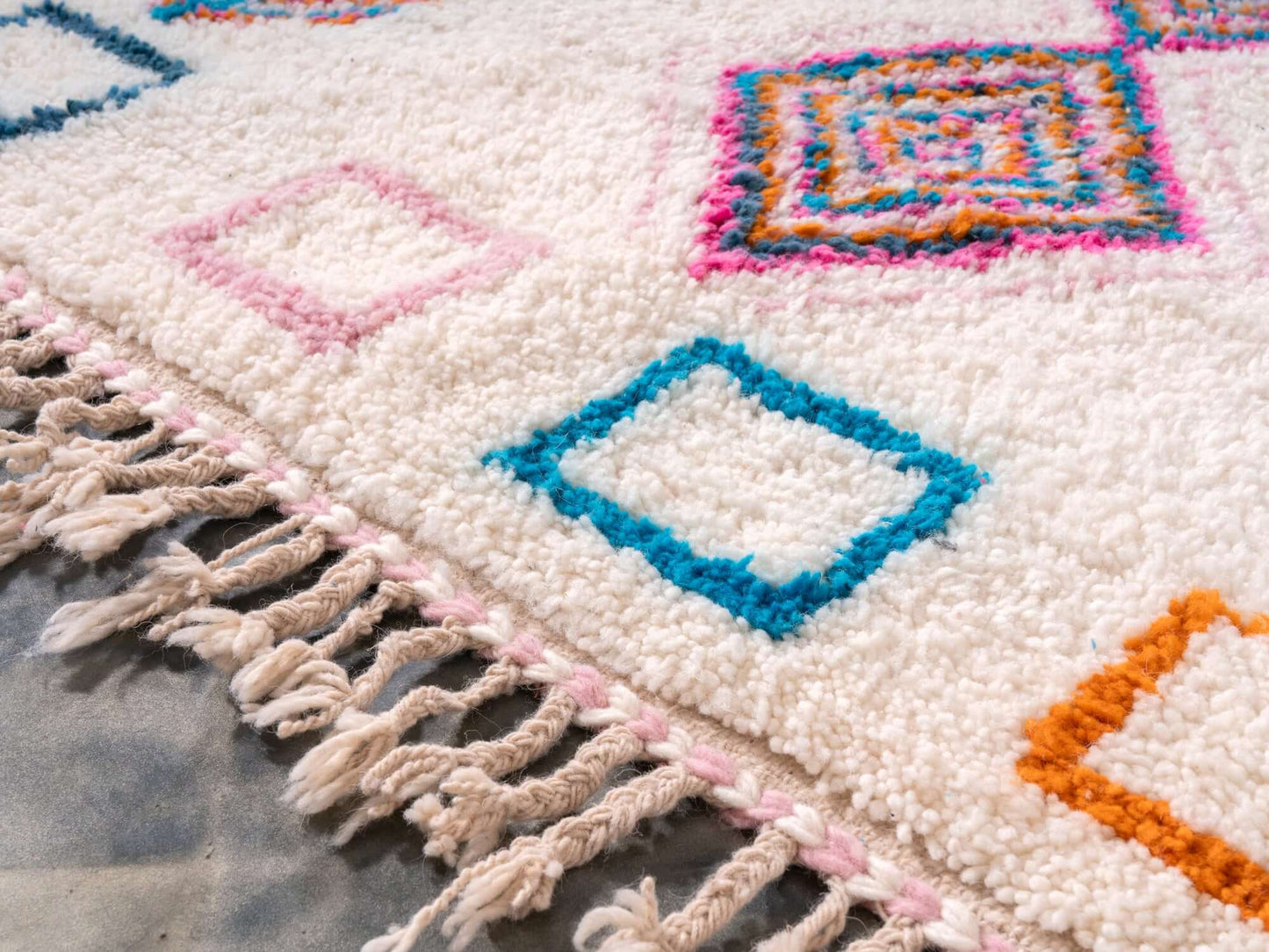 4x5 ft Handmade Rug Amazigh Azilal ⴰⵏⵉⵔ. FREE SHIPPING