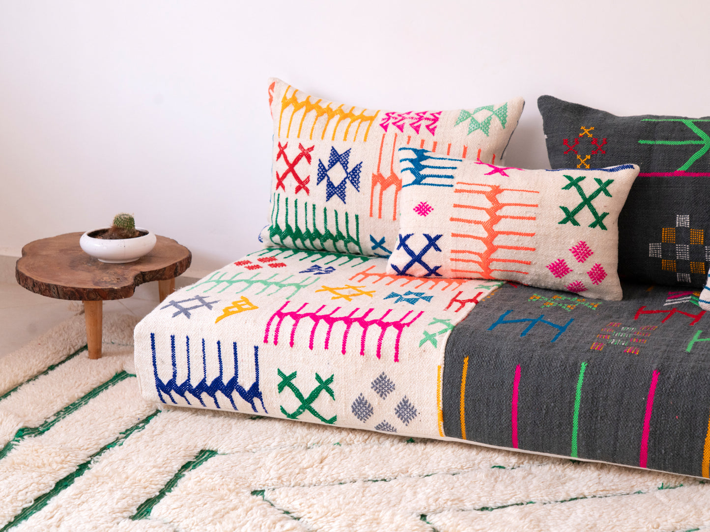6ft Handmade Amazigh Vintage Sofa Azla ⴰⵓⵔⵉⵏⵊ. FREE SHIPPING