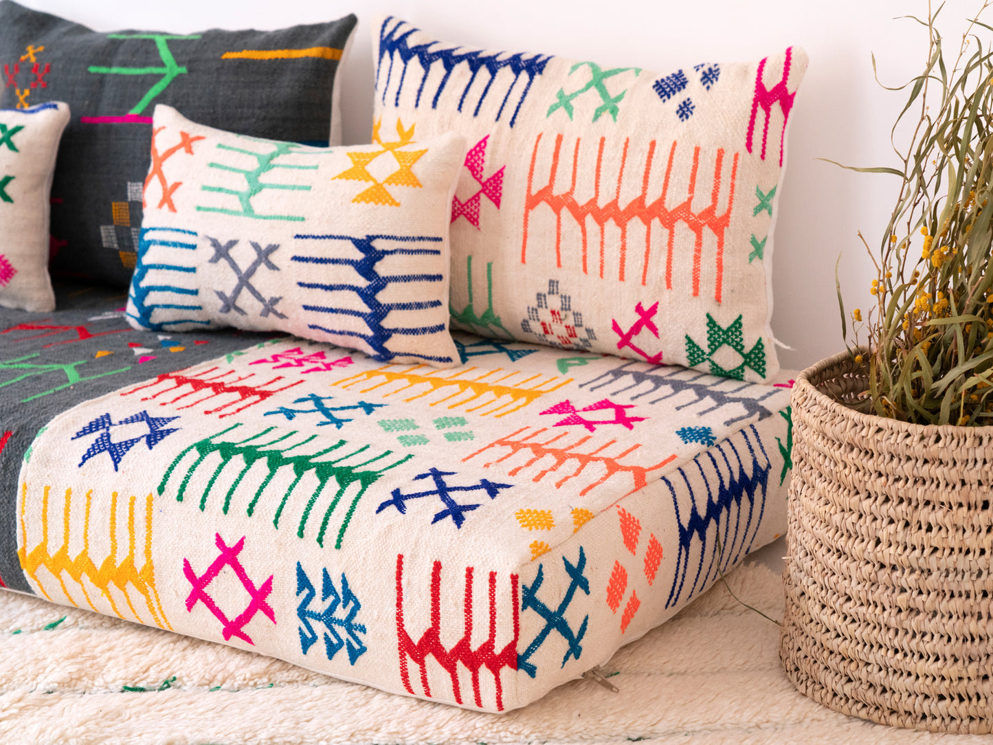 6ft Handmade Amazigh Vintage Sofa Azla ⴰⵓⵔⵉⵏⵊ. FREE SHIPPING