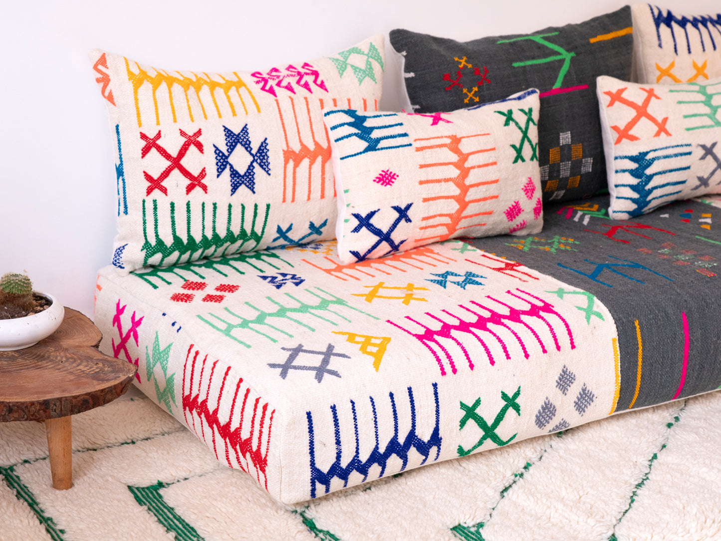 6ft Handmade Amazigh Vintage Sofa Azla ⴰⵓⵔⵉⵏⵊ. FREE SHIPPING