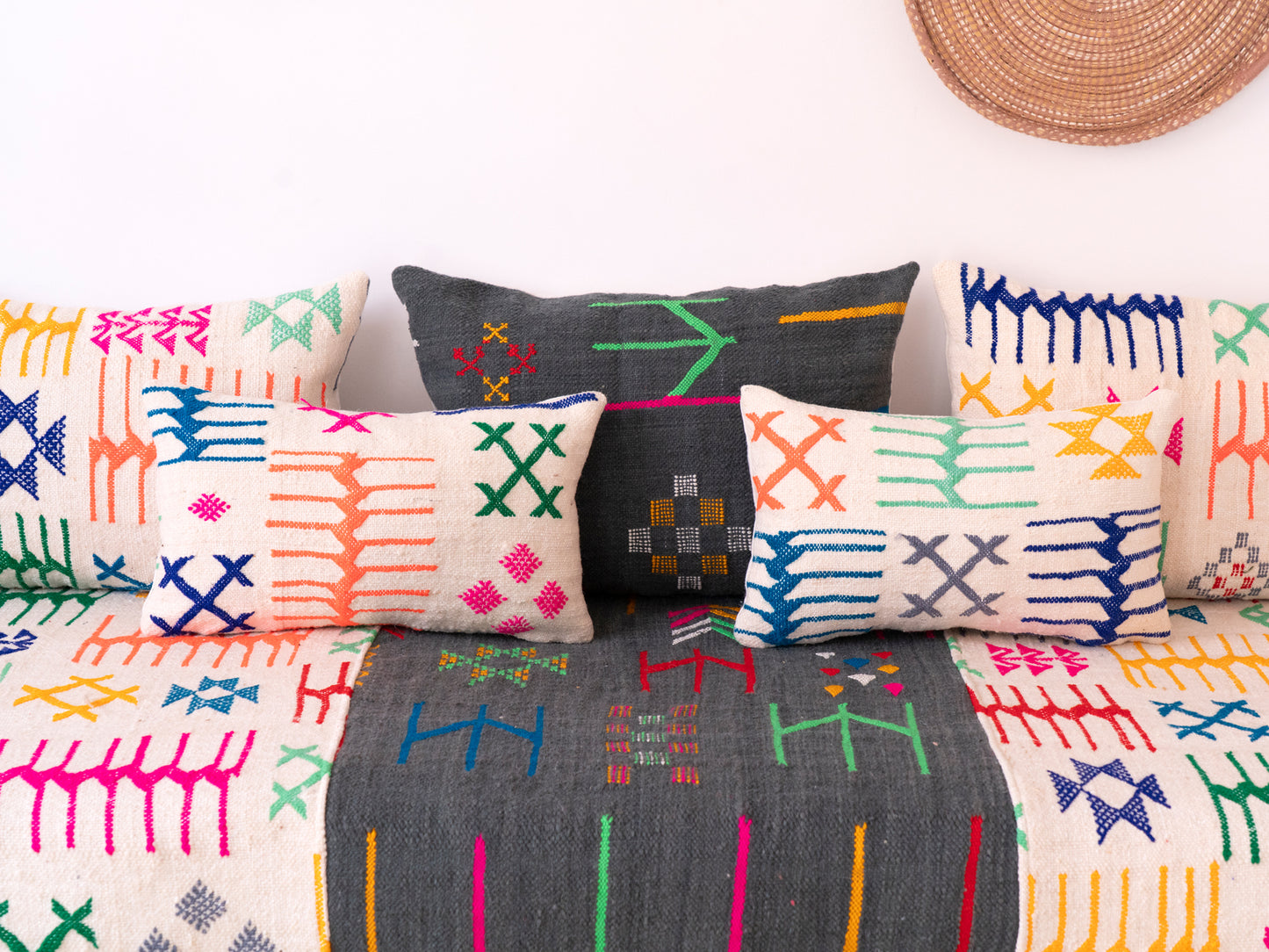 6ft Handmade Amazigh Vintage Sofa Azla ⴰⵓⵔⵉⵏⵊ. FREE SHIPPING