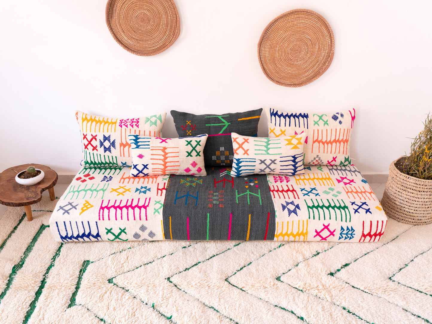 6ft Handmade Amazigh Vintage Sofa Azla ⴰⵓⵔⵉⵏⵊ. FREE SHIPPING