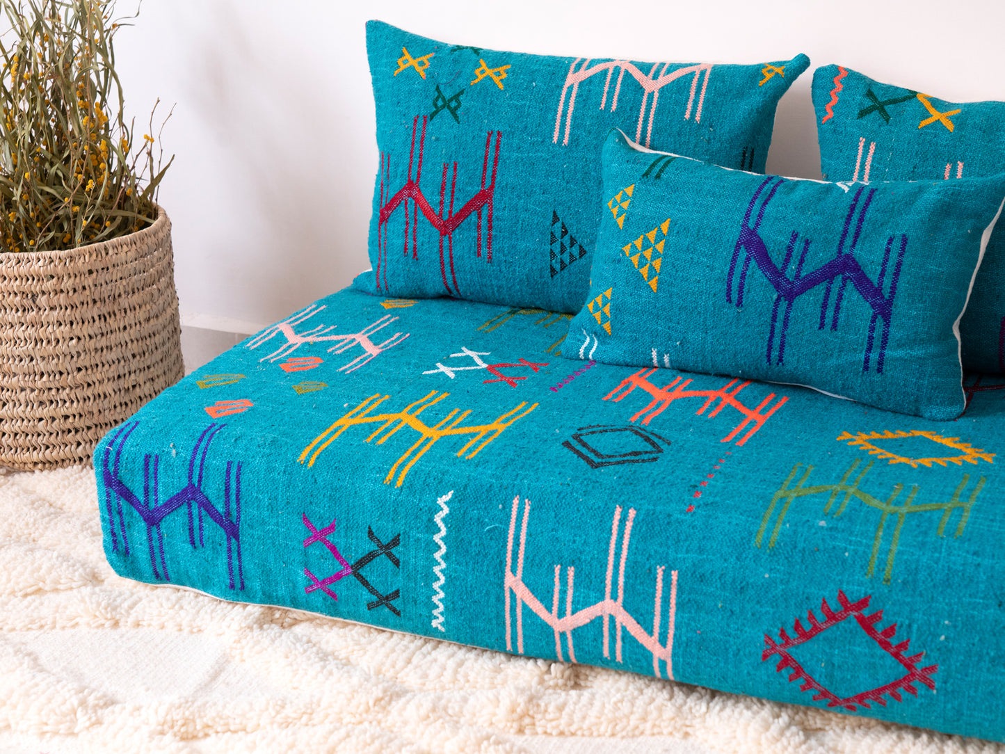 6ft Handmade Amazigh Sofa Itto ⴰⵓⵔⵉⵏⵊ. FREE SHIPPING
