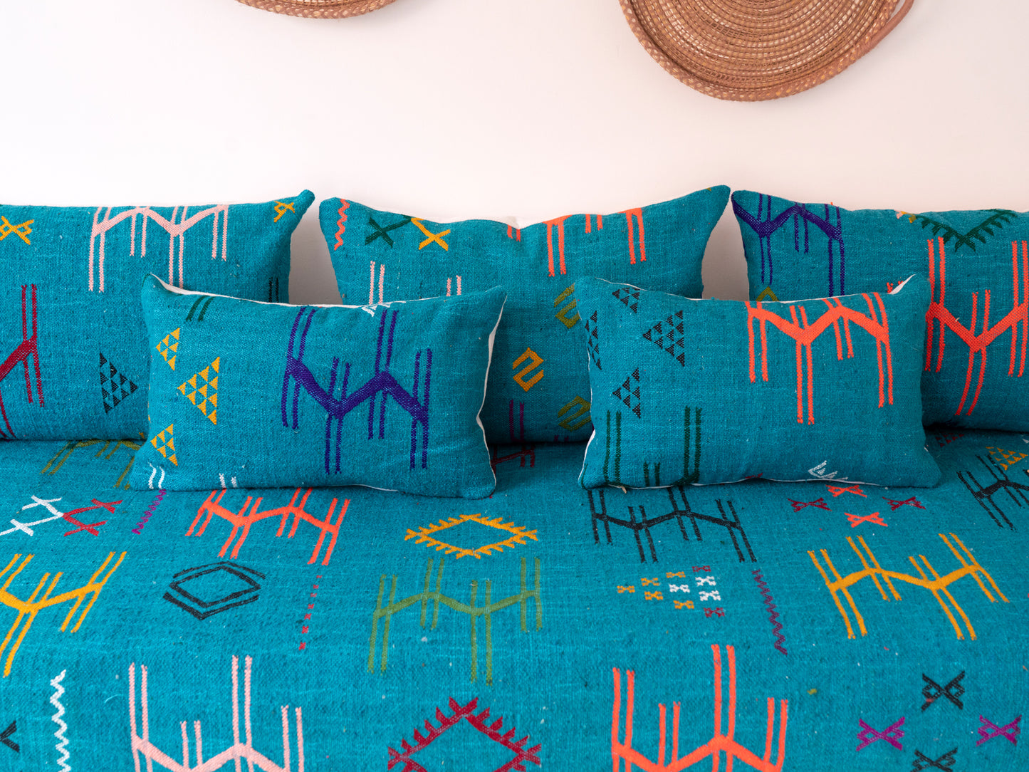 6ft Handmade Amazigh Sofa Itto ⴰⵓⵔⵉⵏⵊ. FREE SHIPPING