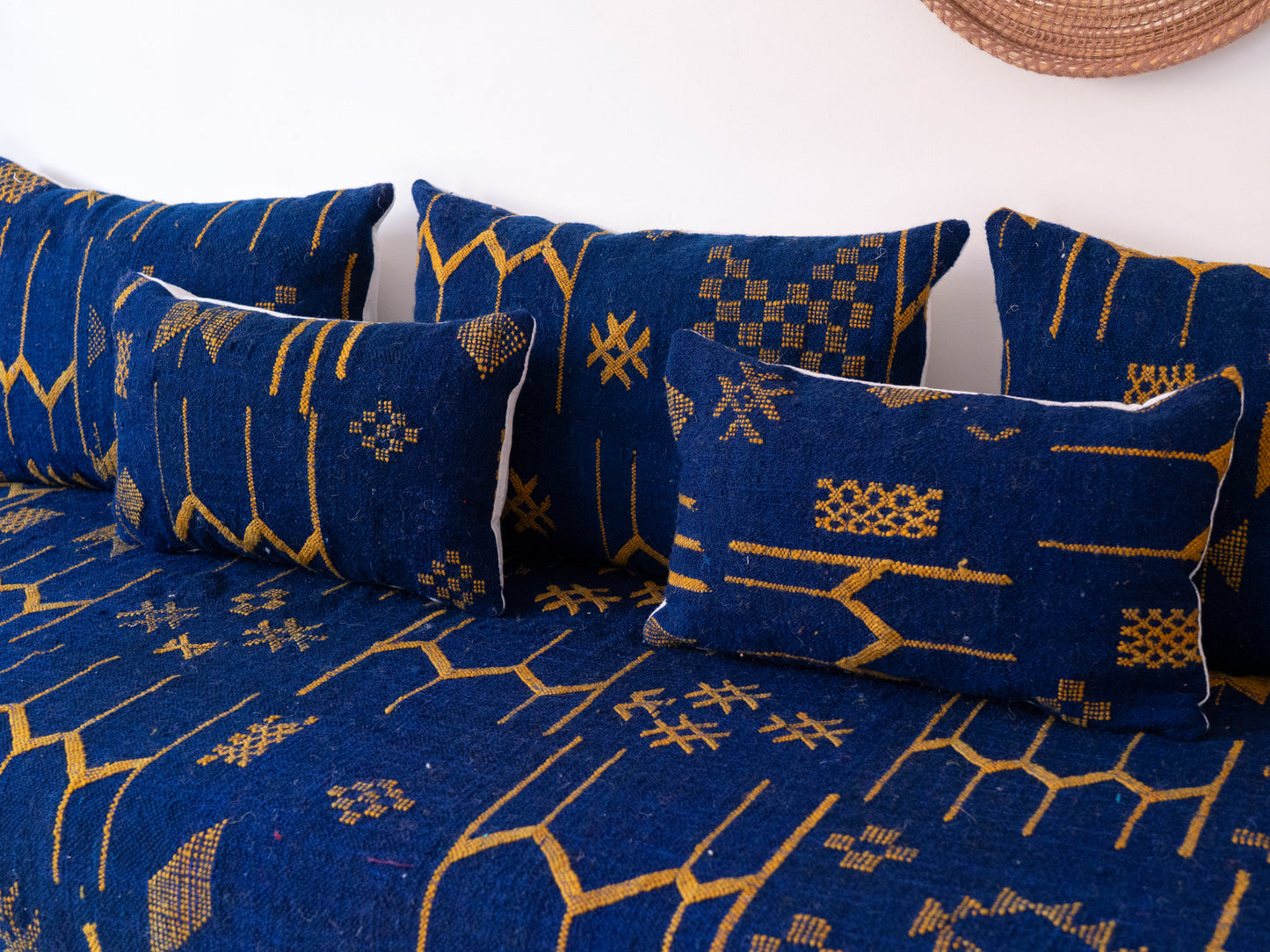 6ft Handmade Amazigh Sofa Hlima ⴰⵓⵔⵉⵏⵊ. FREE SHIPPING