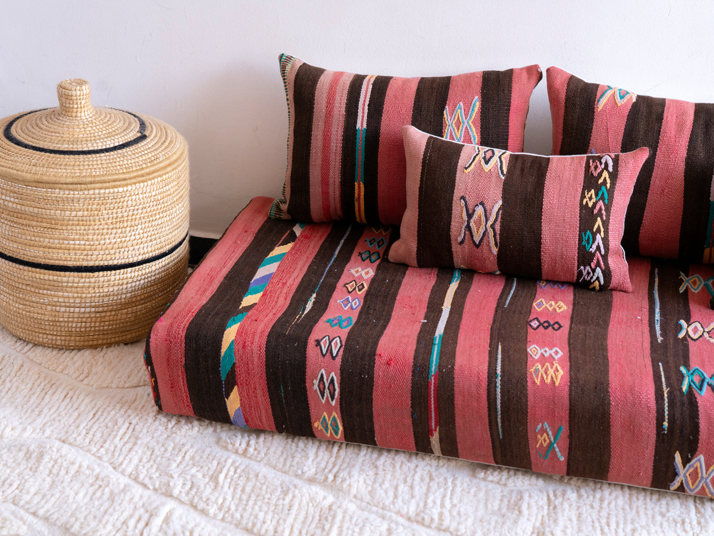 6ft Handmade Amazigh Vintage Sofa Akchour ⴰⵓⵔⵉⵏⵊ. FREE SHIPPING