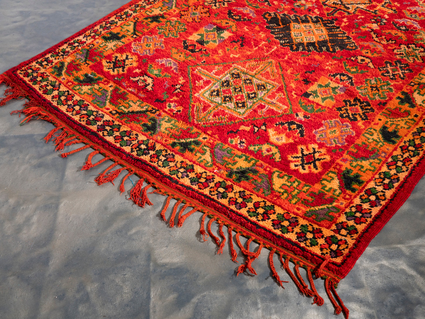 5x8 Handmade Vintage Amazigh Rug Azilal ⵢⴰⵣ. FREE SHIPPING