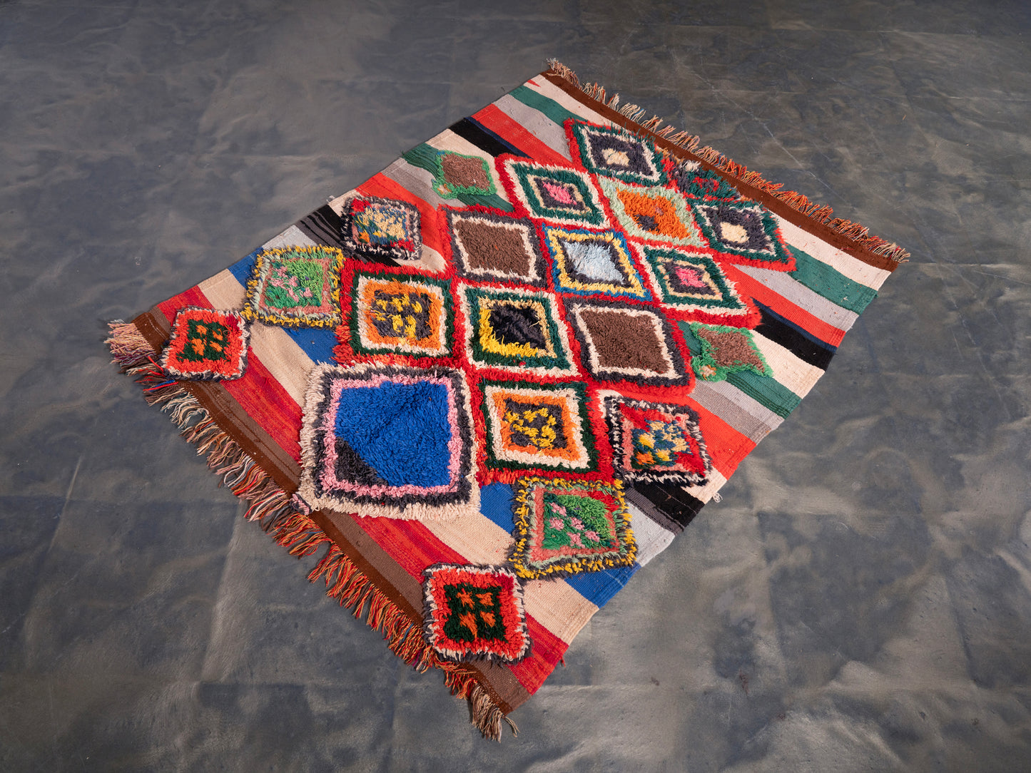 3x4 Handmade Vintage Amazigh Rug Taghazout ⵢⴰⵣ. FREE SHIPPING