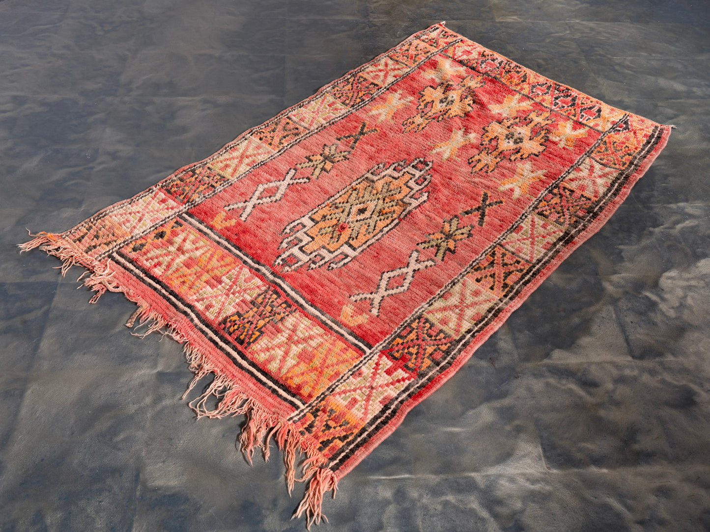 4x6 Handmade Vintage Amazigh Rug Amalou ⵢⴰⵣ. FREE SHIPPING