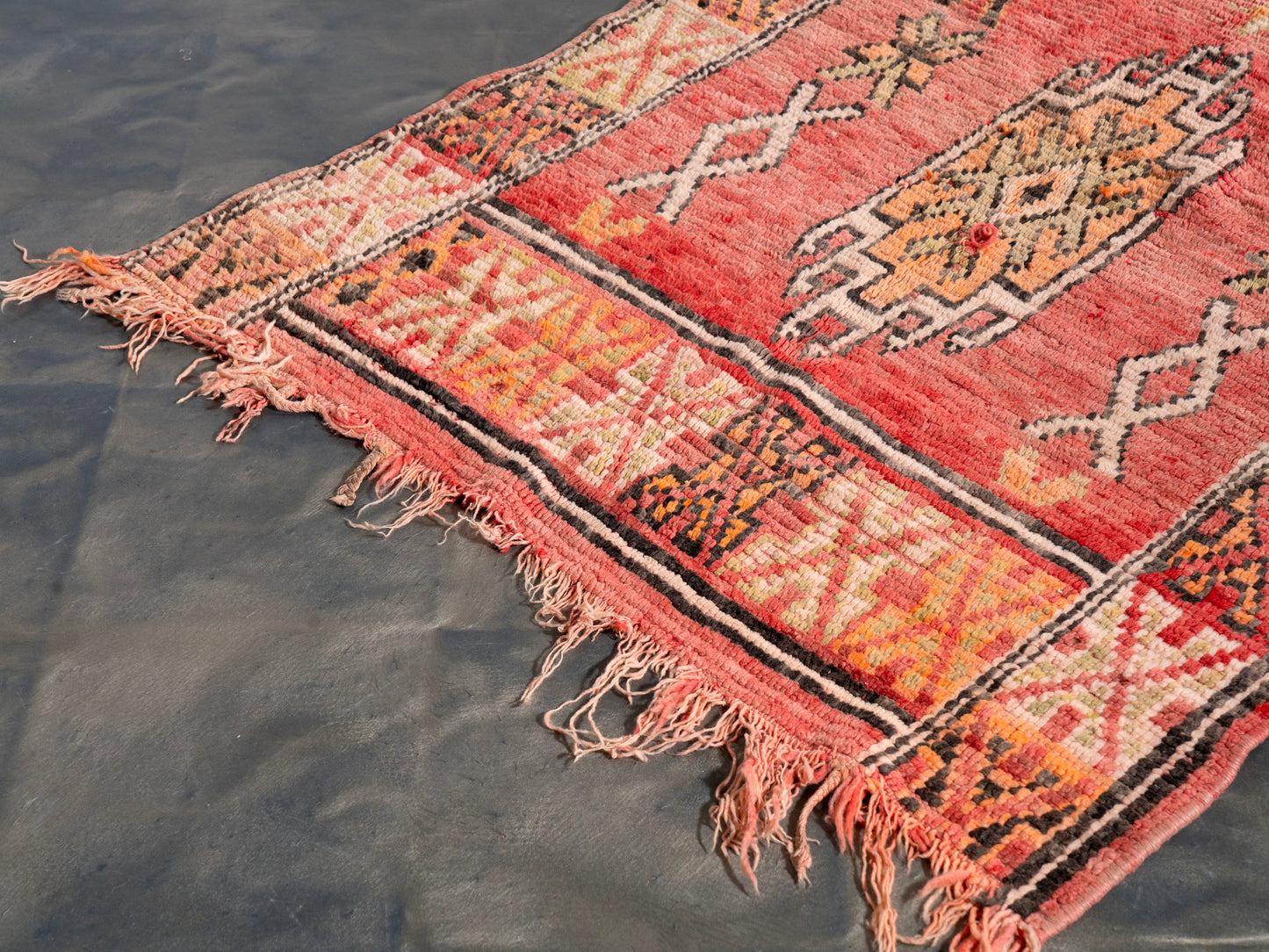 4x6 Handmade Vintage Amazigh Rug Amalou ⵢⴰⵣ. FREE SHIPPING