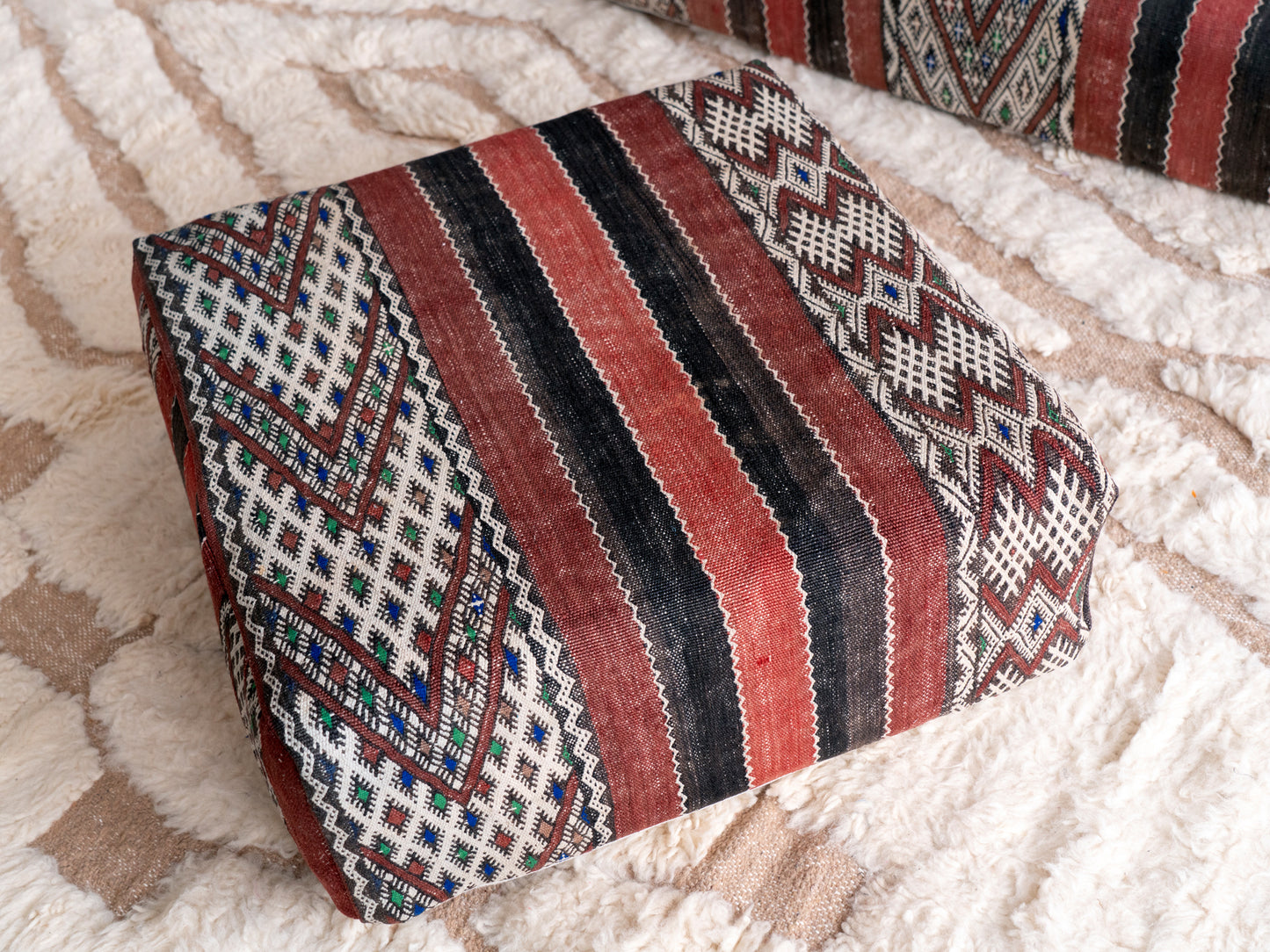 6ft Handmade Amazigh Vintage Sofa Nouh ⴰⵓⵔⵉⵏⵊ. FREE SHIPPING