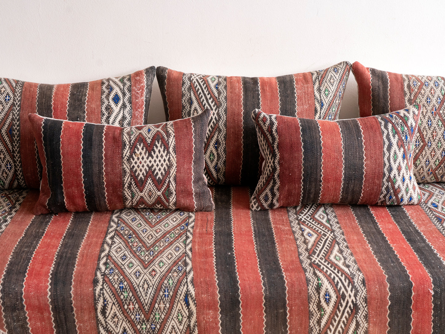 6ft Handmade Amazigh Vintage Sofa Nouh ⴰⵓⵔⵉⵏⵊ. FREE SHIPPING