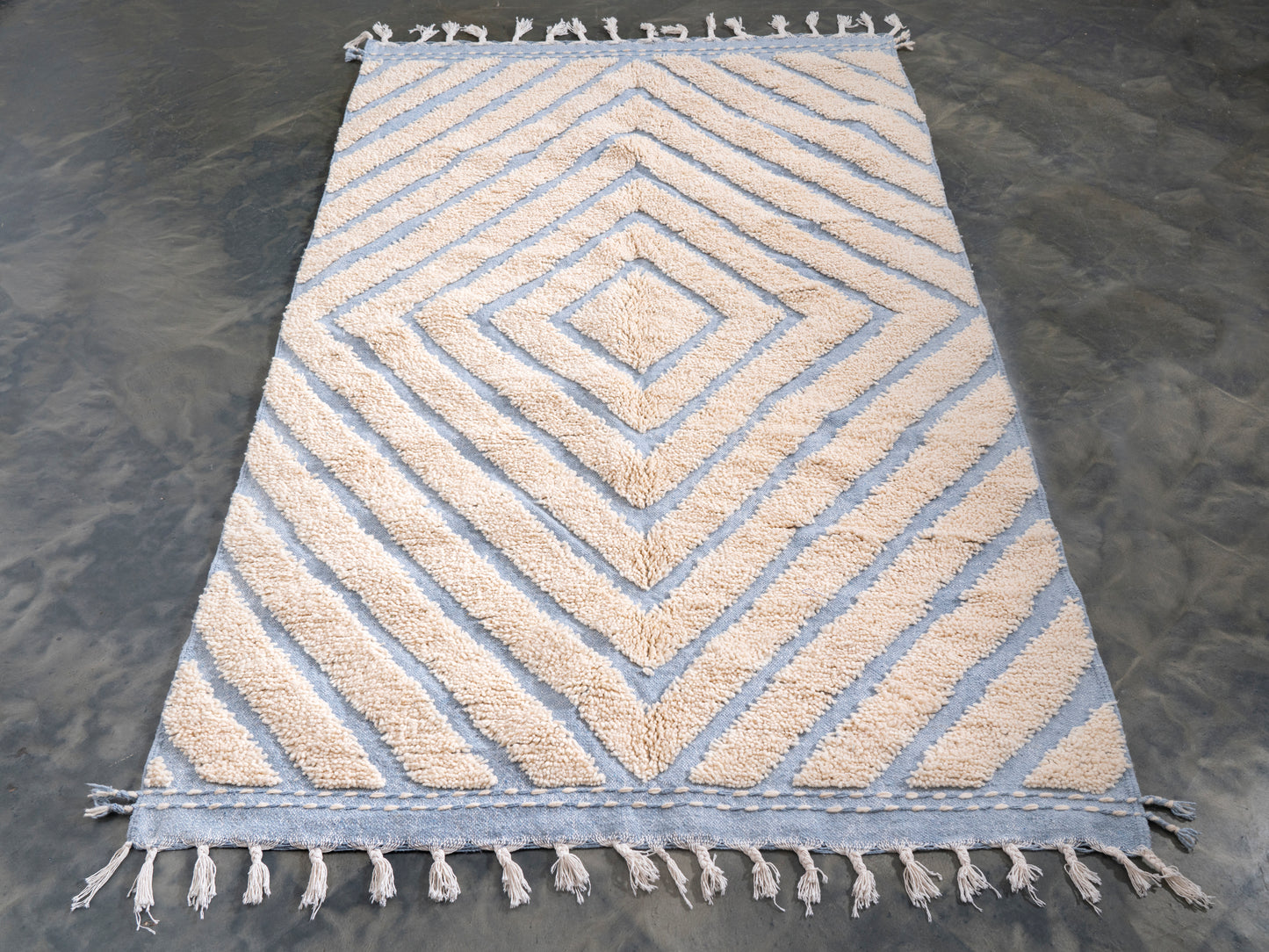 5x7 ft Handmade Amazigh Rug ⵉⵍⵍⵉ. FREE SHIPPING