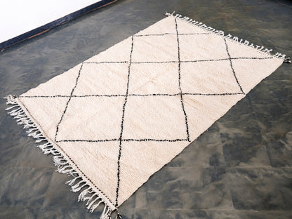 5x7 ft Handmade Amazigh Rug ⵜⵉⴷⵔⵓⵡⵛⵉⵏ. FREE SHIPPING