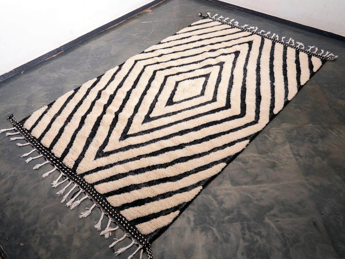 7X11 ft Large Handmade Amazigh Rug Azemour ⵜⴰⵎⵓⵏⵜ. FREE SHIPPING