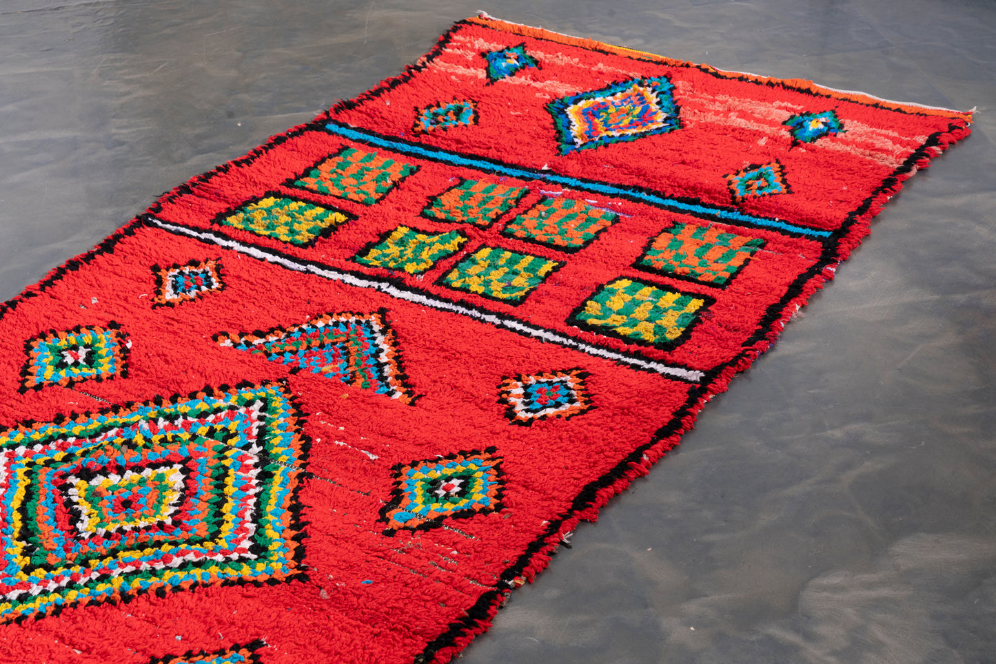 3x8 Handmade Vintage Amazigh Rug Amoud ⵢⴰⵣ. FREE SHIPPING