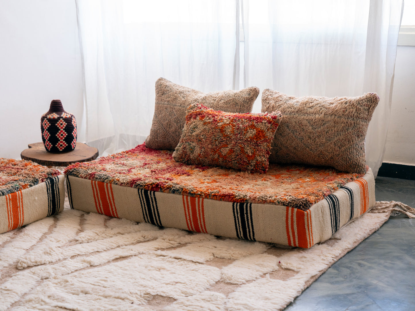 4+6ft Handmade Amazigh Vintage Sofa Ifrane ⴰⵓⵔⵉⵏⵊ. FREE SHIPPING