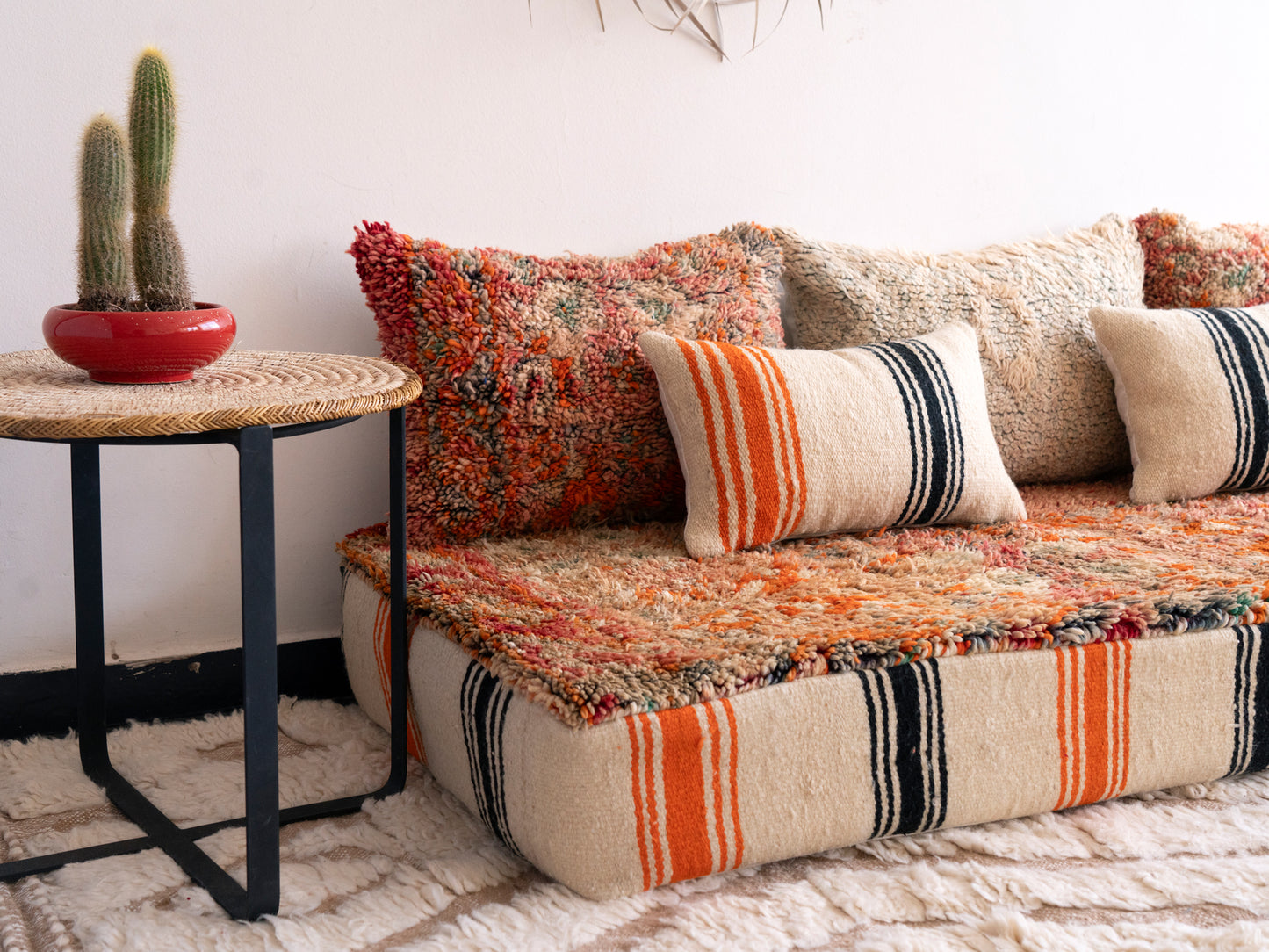 4+6ft Handmade Amazigh Vintage Sofa Ifrane ⴰⵓⵔⵉⵏⵊ. FREE SHIPPING