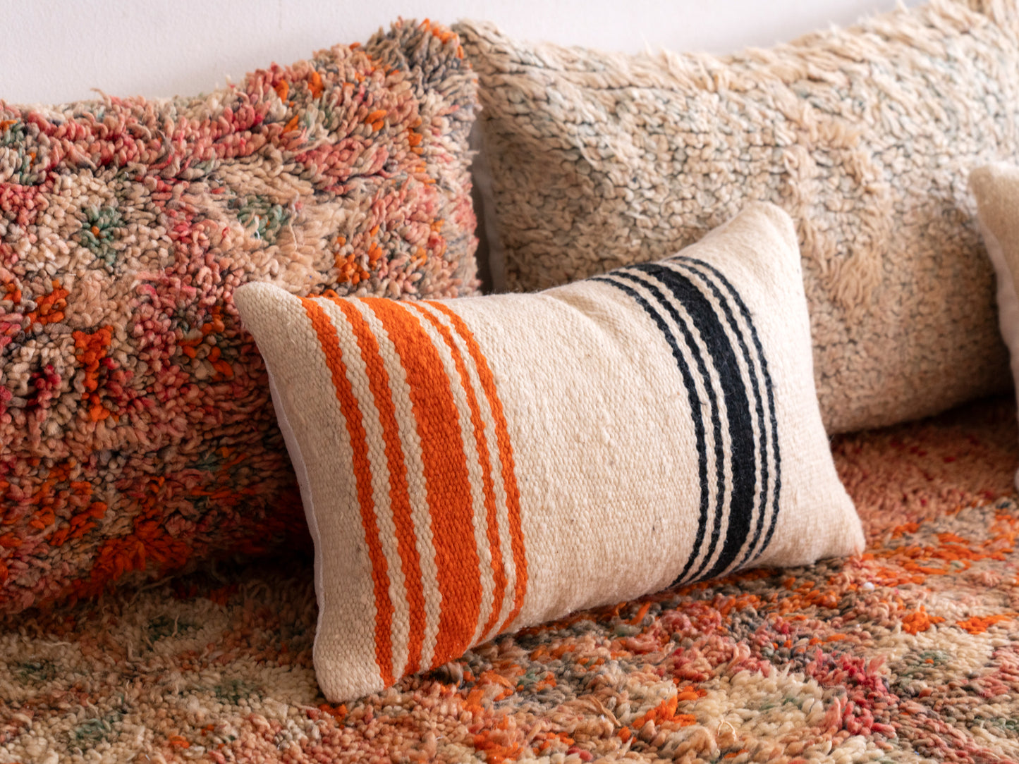 4+6ft Handmade Amazigh Vintage Sofa Ifrane ⴰⵓⵔⵉⵏⵊ. FREE SHIPPING