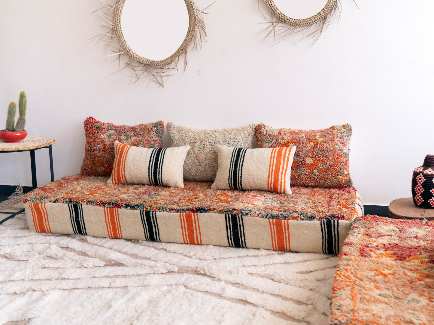 4+6ft Handmade Amazigh Vintage Sofa Ifrane ⴰⵓⵔⵉⵏⵊ. FREE SHIPPING