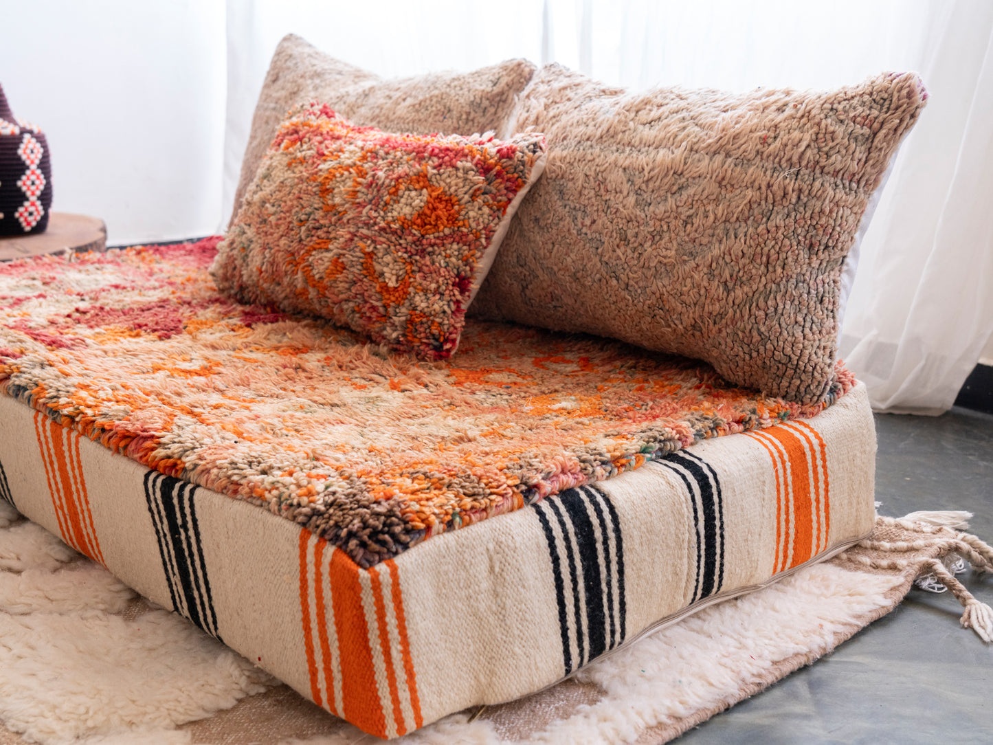4+6ft Handmade Amazigh Vintage Sofa Ifrane ⴰⵓⵔⵉⵏⵊ. FREE SHIPPING