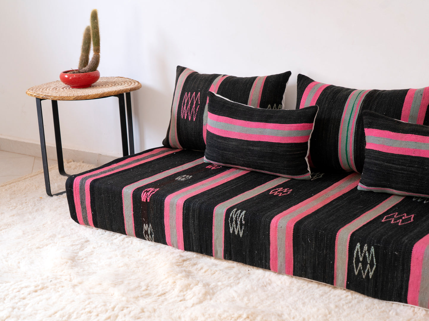 180cm/6ft Handmade Amazigh Sofa Tiznit ⴰⵓⵔⵉⵏⵊ