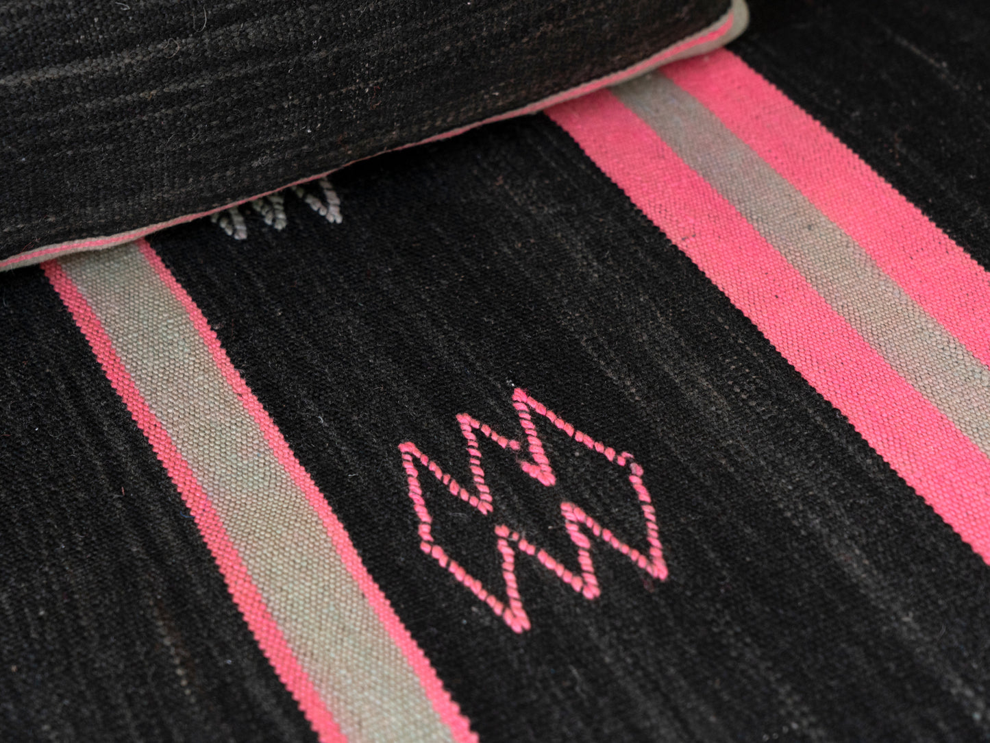180cm/6ft Handmade Amazigh Sofa Tiznit ⴰⵓⵔⵉⵏⵊ