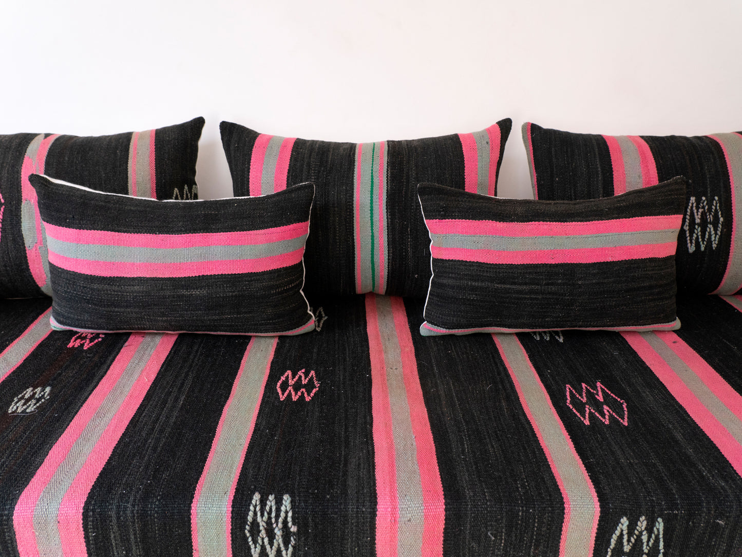 180cm/6ft Handmade Amazigh Sofa Tiznit ⴰⵓⵔⵉⵏⵊ