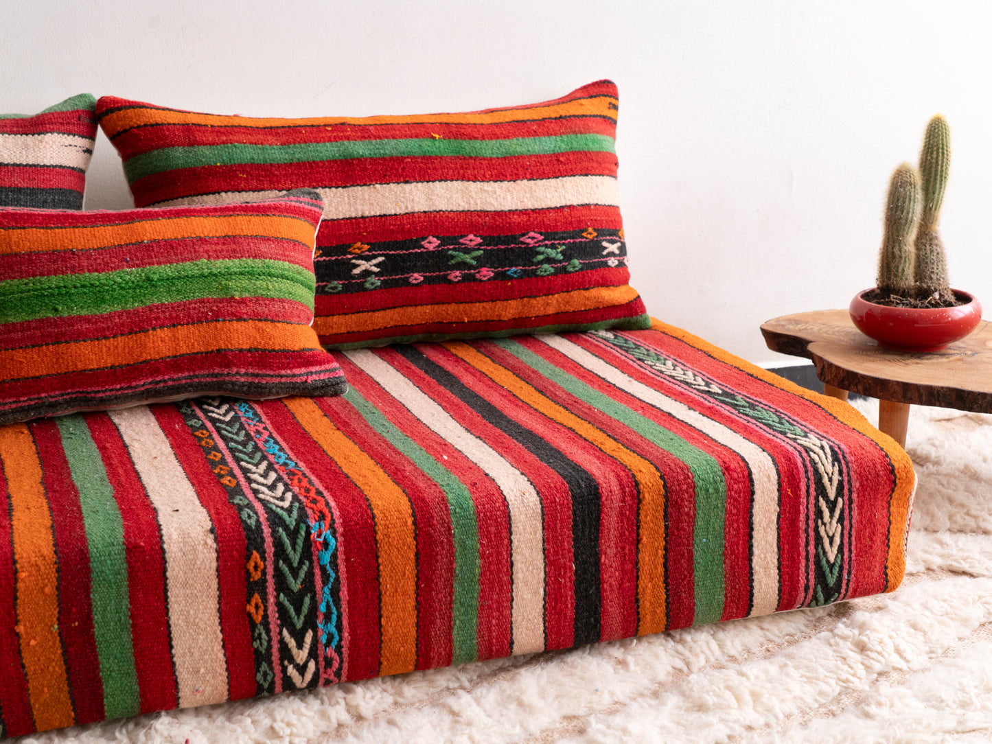 4ft Handmade Amazigh Sofa Fes ⵜⴰⴼⵍⴻⵙⵜ. FREE SHIPPING