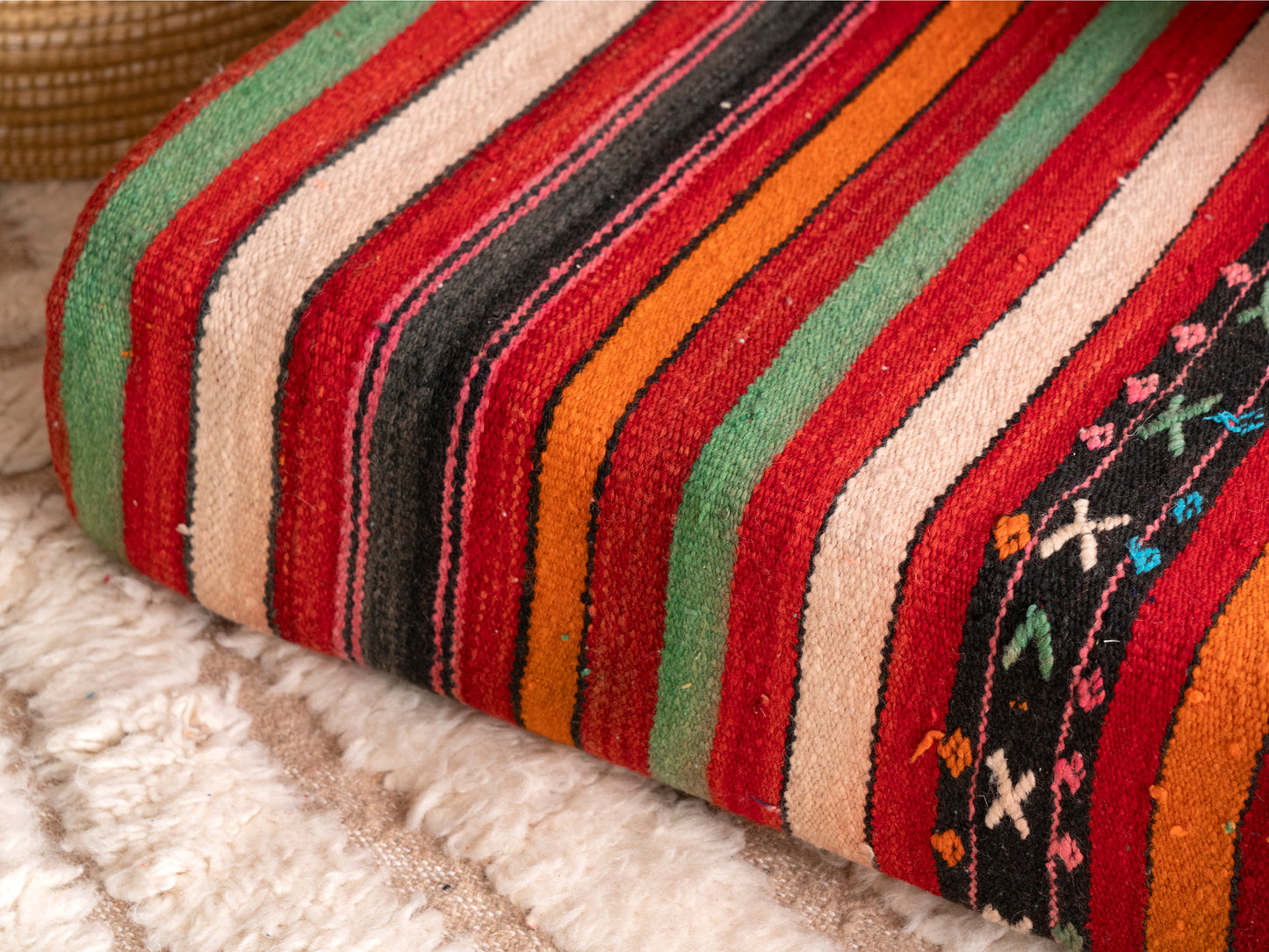 4ft Handmade Amazigh Sofa Fes ⵜⴰⴼⵍⴻⵙⵜ. FREE SHIPPING