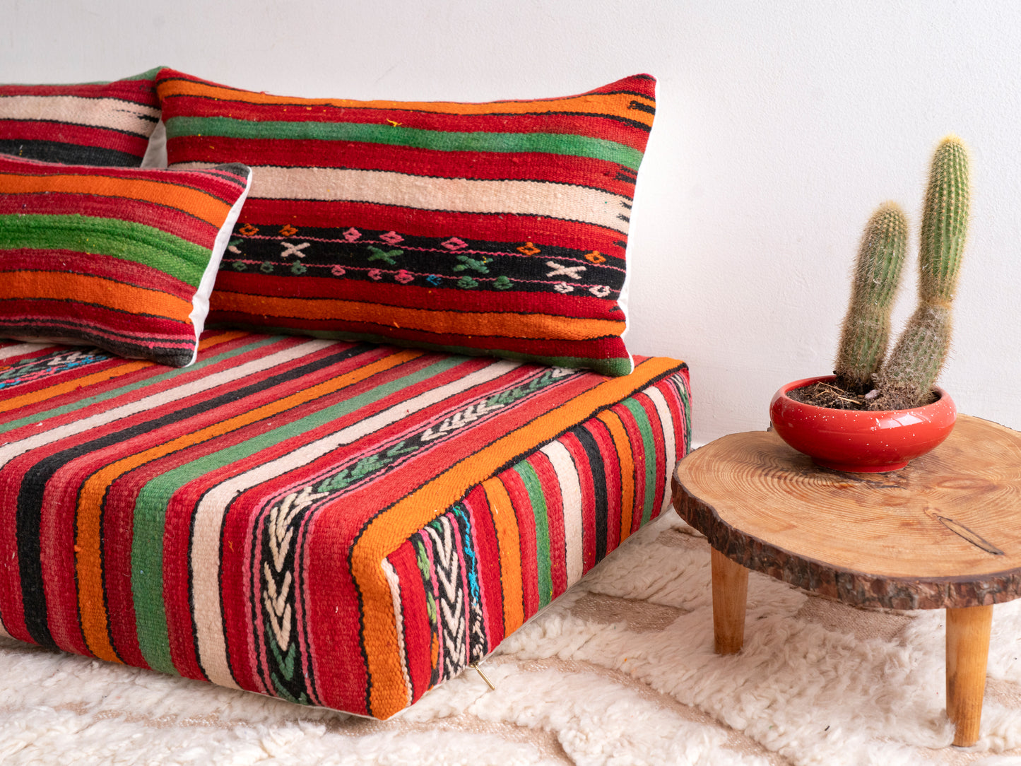 4ft Handmade Amazigh Sofa Fes ⵜⴰⴼⵍⴻⵙⵜ. FREE SHIPPING