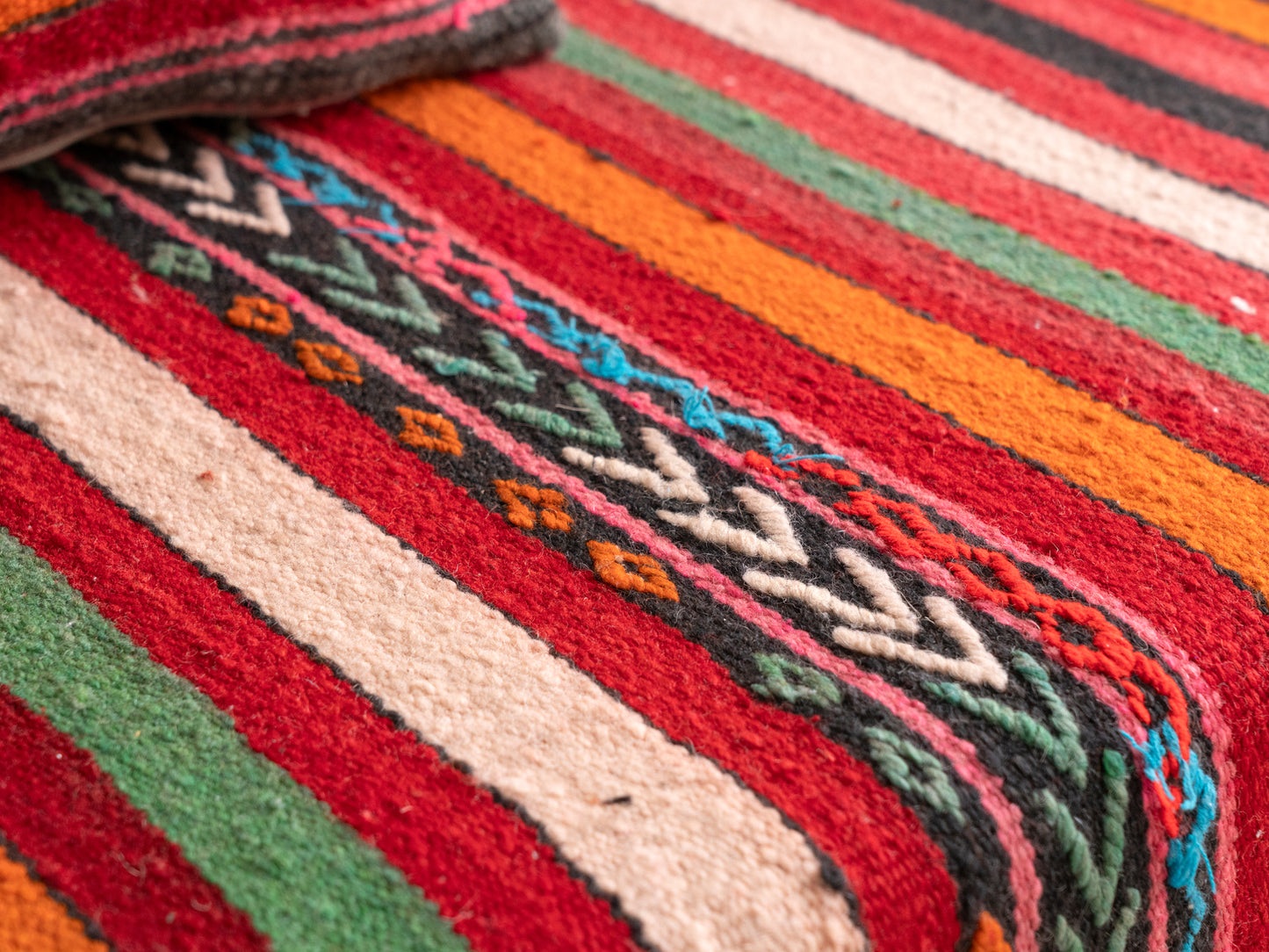 4ft Handmade Amazigh Sofa Fes ⵜⴰⴼⵍⴻⵙⵜ. FREE SHIPPING