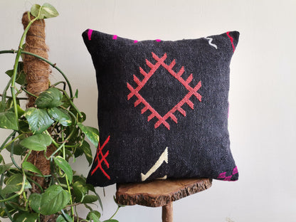 Handmade Amazigh pillow Tafsut.