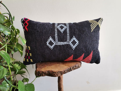 Handmade Amazigh pillow Tamzight.