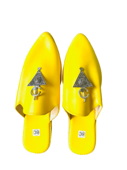 Handmade Amazigh Leather Babouche Fibula Yellow  ⴰⵙⴼⴻⵍ .