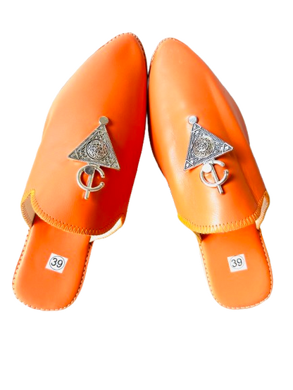Handmade Amazigh Leather Babouche Fibula 37 ⴰⵙⴼⴻⵍ .