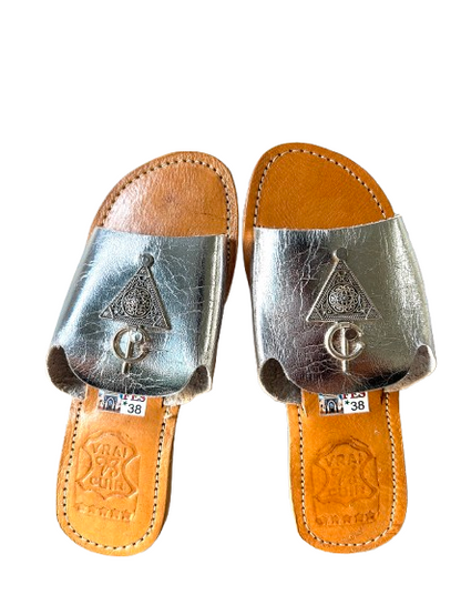 Dar Chi Women’s Moroccan Leather Slippers – Silver – Handmade in Fez – Elegant Open-Back Flats for Everyday Wear