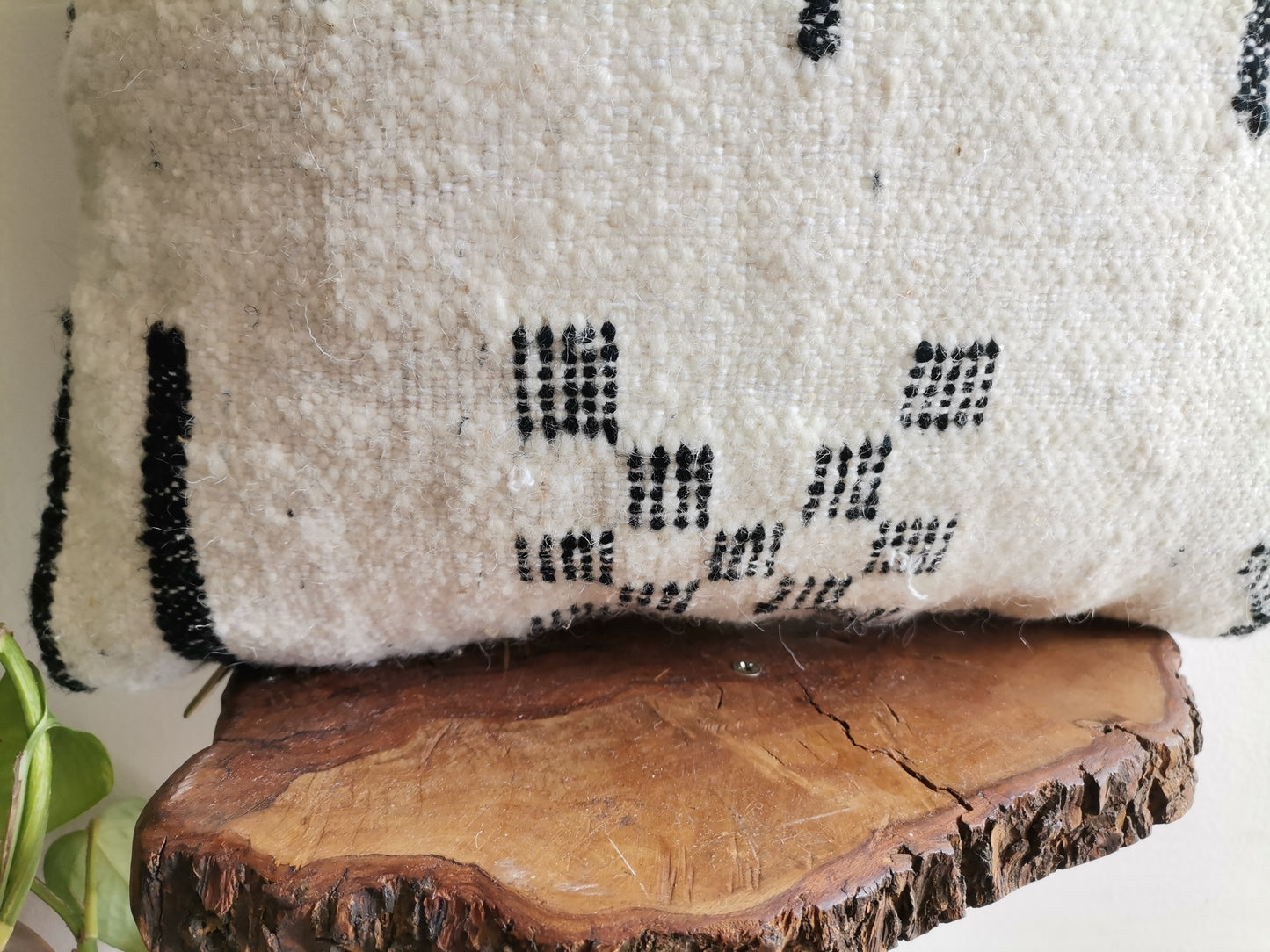 Handmade Amazigh pillow Tafrara.