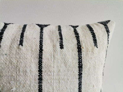 Handmade Amazigh pillow Tafrara.