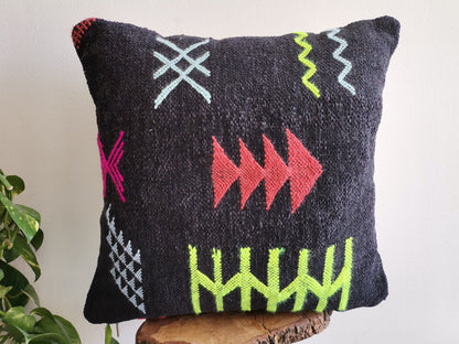 Handmade Amazigh pillow Lalla.
