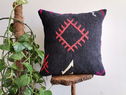 Handmade Amazigh pillow Tafsut.