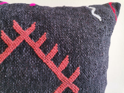 Handmade Amazigh pillow Tafsut.
